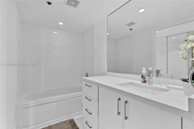 Building Photo - 251 Crandon Blvd