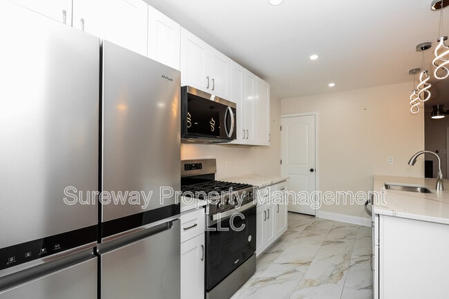 Building Photo - 48 Greenhill Rd