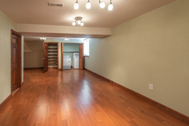 Building Photo - 4060 Florence Dr