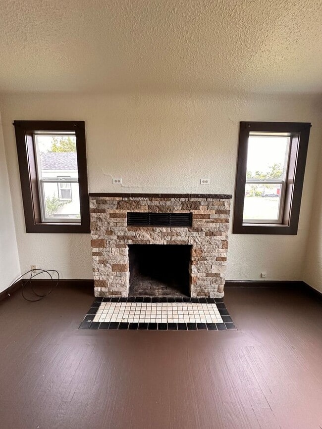 Building Photo - (OCK #1) Spacious 3 Bed/1Bath Home