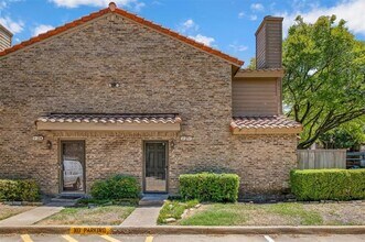 Building Photo - 333 Melrose Dr