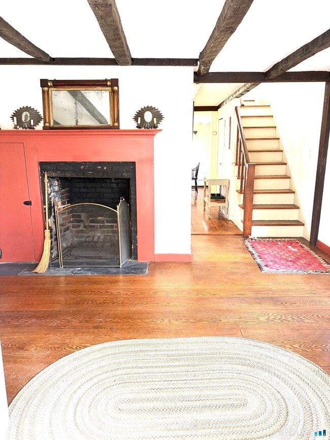 Building Photo - 310 Valley Rd