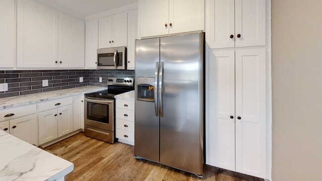 Building Photo - 2 year old 2 bed, 2 bath duplex in Andrew ...