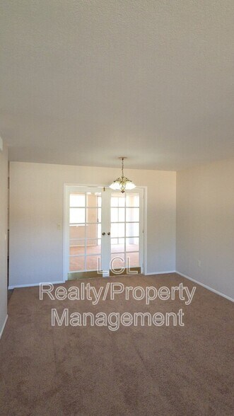 Building Photo - 27131 Pinehurst Rd