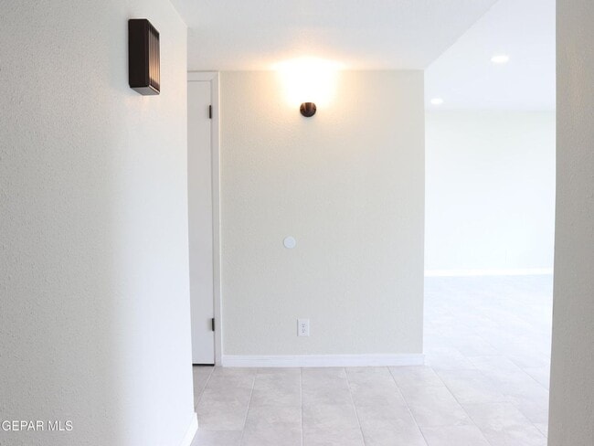 Building Photo - Beautiful 3 bed/2 baths and more for RENT