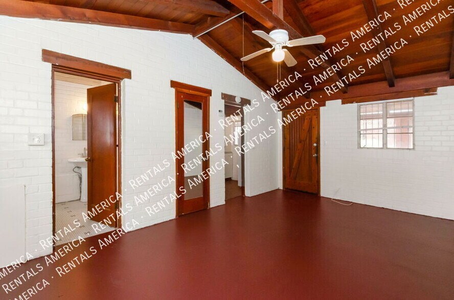 Building Photo - 947 N Alvernon Way