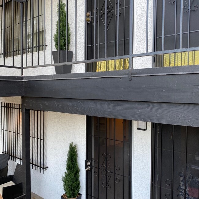Modern Design - 1125 N 7th Ave