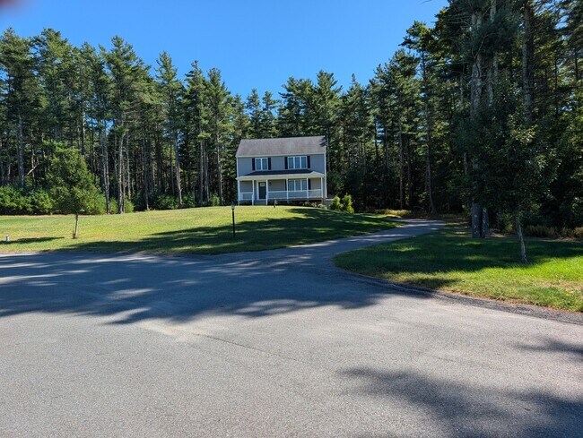 Building Photo - 10 Shamrock Ln