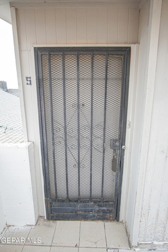 Building Photo - 3403 Pershing Dr