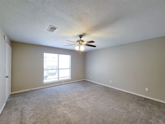 Building Photo - 6606 Brittany Park Ln