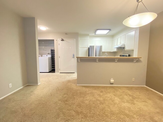 Building Photo - 1 Bedroom 1 Bathroom Condo in Fremont Avai...