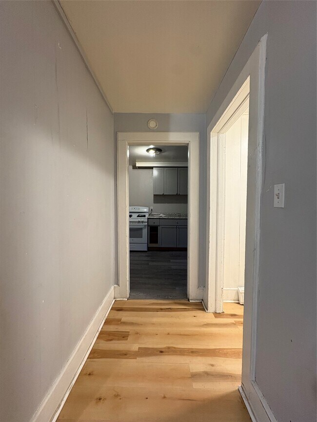 Building Photo - 519 E Main St