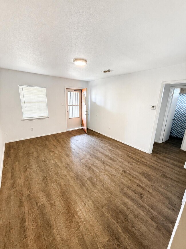 Building Photo - 3506 Peoria Ave