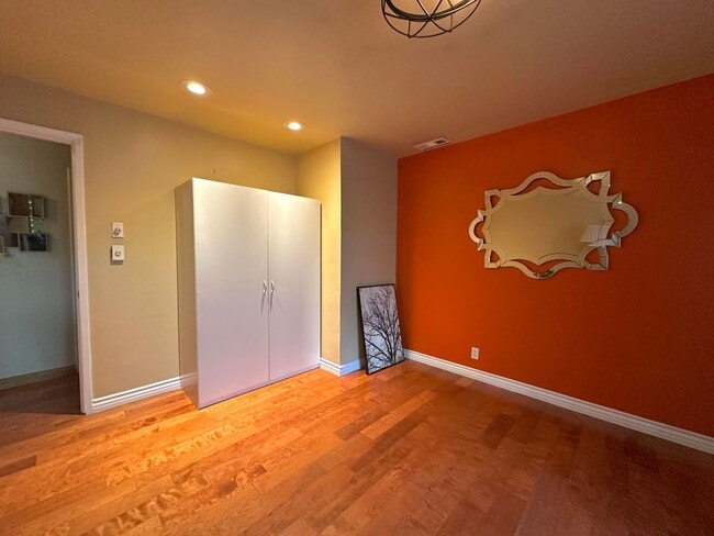 Building Photo - Beautiful 4 Bed / 3 Bath Home in Garden Grove For Rent