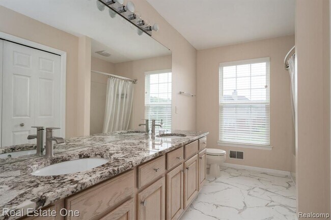 Building Photo - 14864 Liri Dr