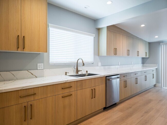 Building Photo - 6454 Gentry Ave