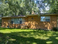 Building Photo - Three Bed, One Bath Brick Ranch in Benton ...