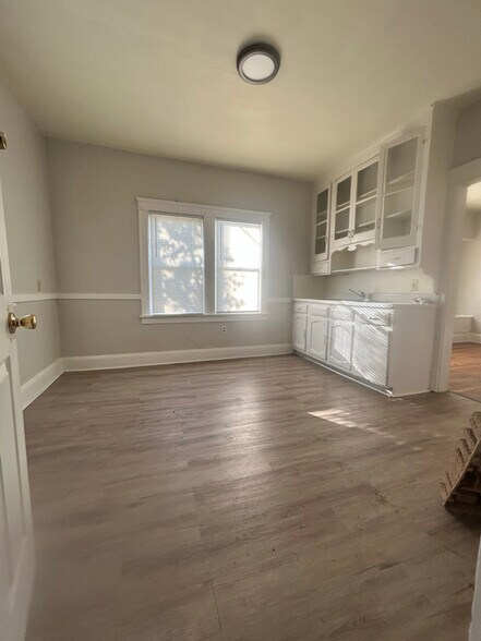 Building Photo - 10906 Revere Ave