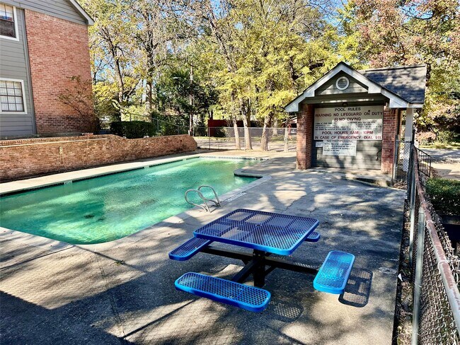 Building Photo - 2401 Sycamore Ave