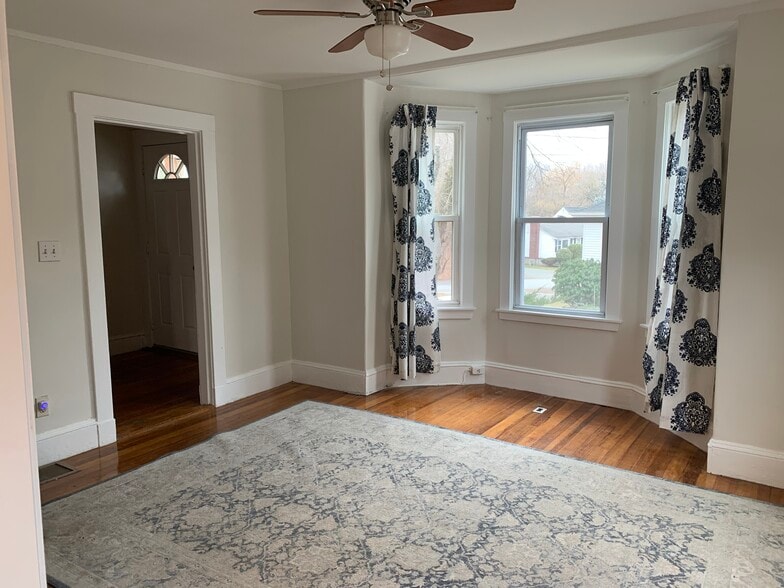 Building Photo - 62 Cedar St