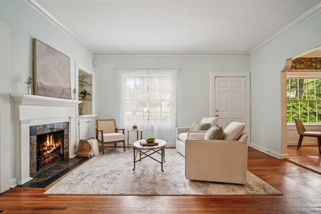 Building Photo - 615 Sycamore Dr