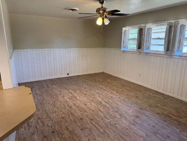 Building Photo - "Spacious 4-Bedroom Home with 2 Full Baths in Lubbock – 1,984 Sq Ft of Comfort!"