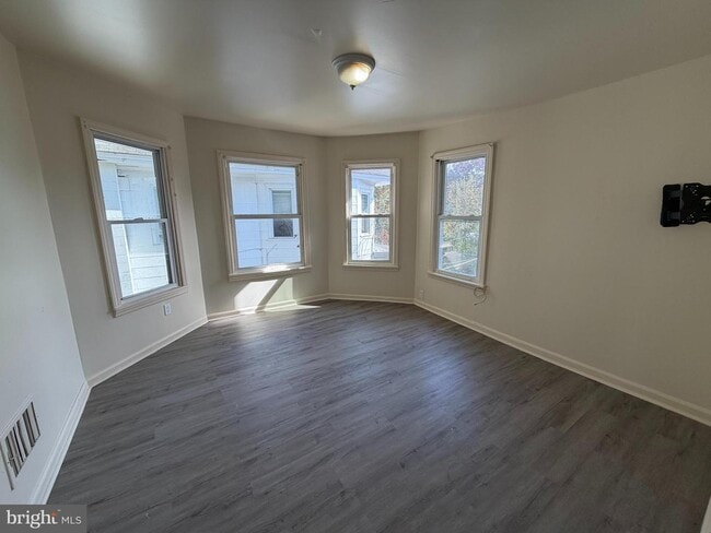 Building Photo - 110 W Main St