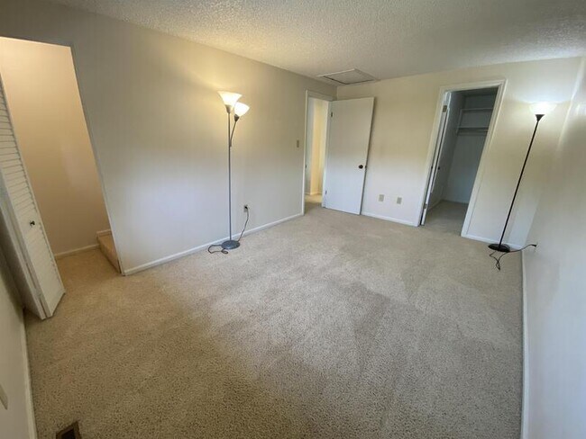 Building Photo - 2551 Sagebrush Ave