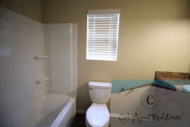 Building Photo - Move in special $800!! Beautiful 3 bed / 2 bath home - Nettleton!!