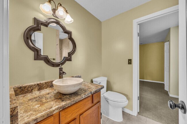 Building Photo - 567 N Allanwood Pl