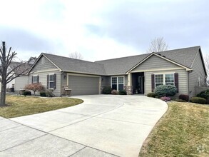 Building Photo - Beautiful Creekstone Home in Kennewick!