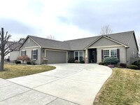 Building Photo - Beautiful Creekstone Home in Kennewick!