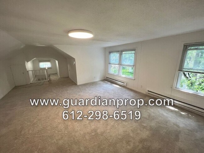 Building Photo - House Available August 1, Updated Kitchen ...