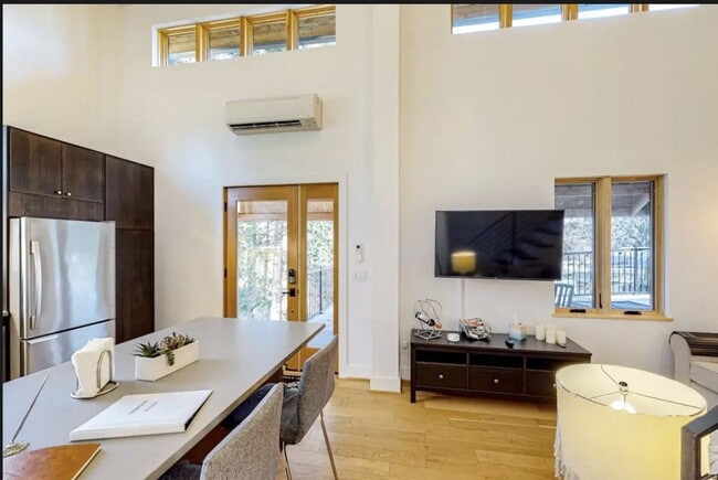 Building Photo - $2,700 - All Utilities Included Modern ADU with Two Bedrooms Townhouse Ready For Lease!