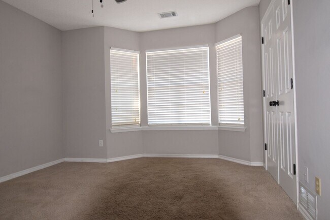 Building Photo - 3900 Bristol Ln