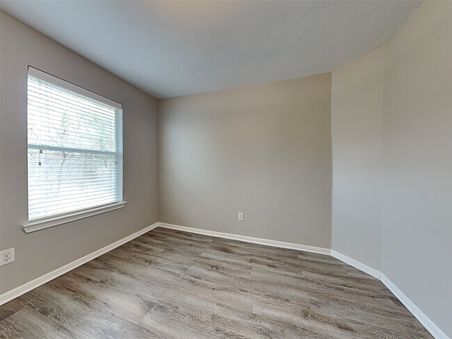 Building Photo - 16326 Royal Fort Ln