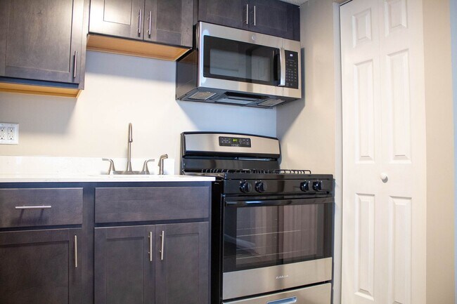 Interior Photo - 106 E Healey St