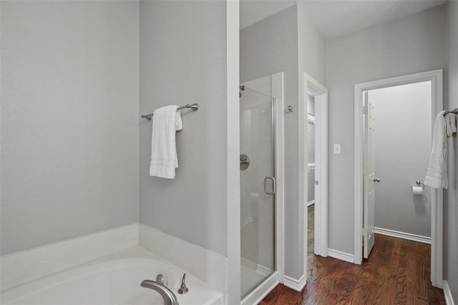 Building Photo - 604 Mozart Way