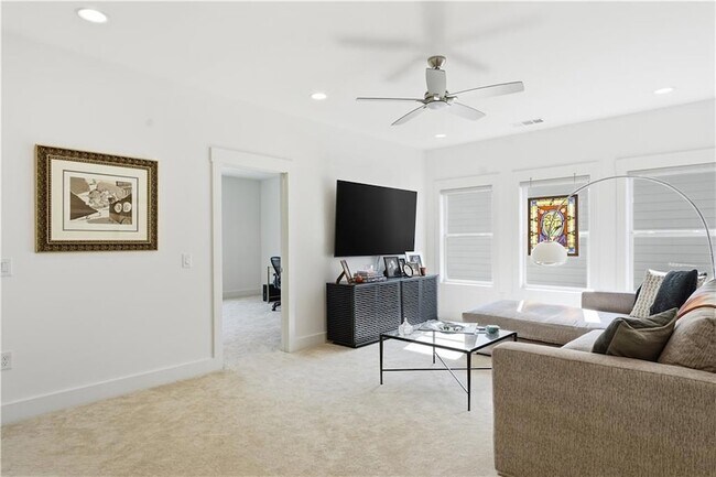 Building Photo - 158 Kingwood Dr