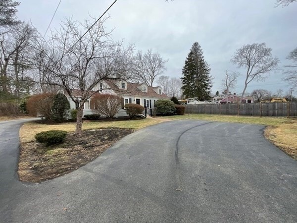 Building Photo - 793 Country Way