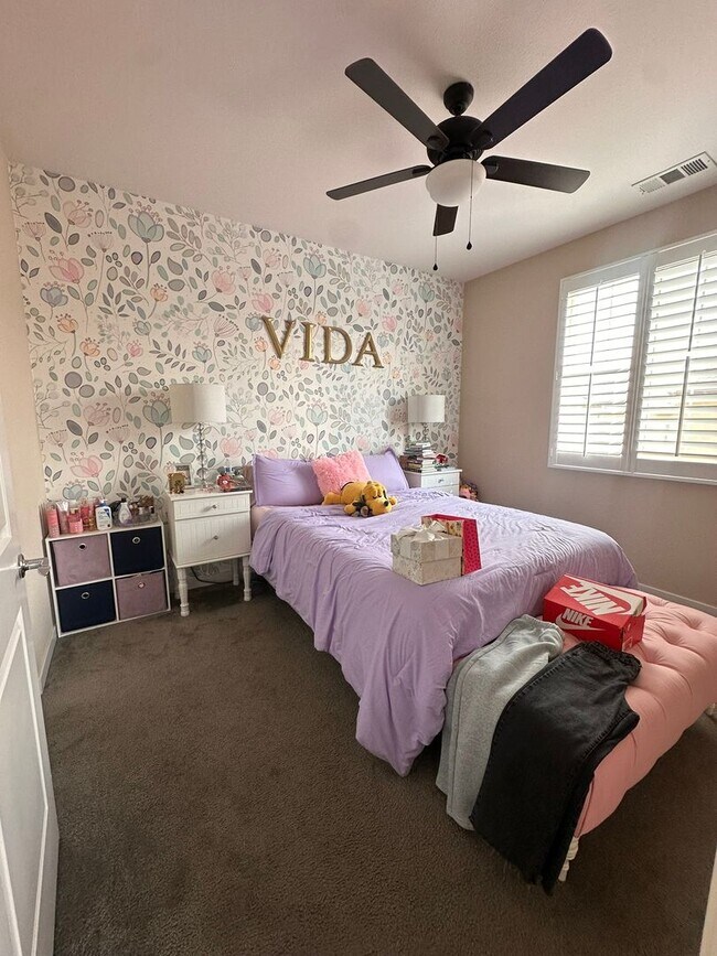 Building Photo - Stylish 4BR/3BA Home in Rosetta Canyon wit...