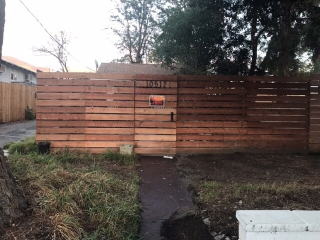 Fenced yard. Parking in driveway - 10512 Jardine Ave
