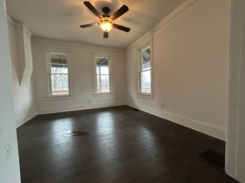 Building Photo - 1668 Memorial Ave