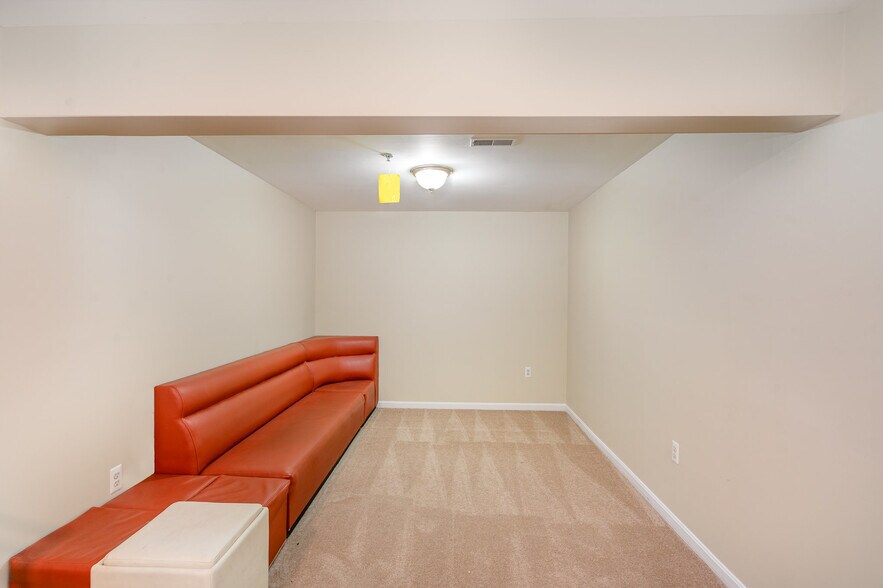 Building Photo - 200 Woodgreen Cir