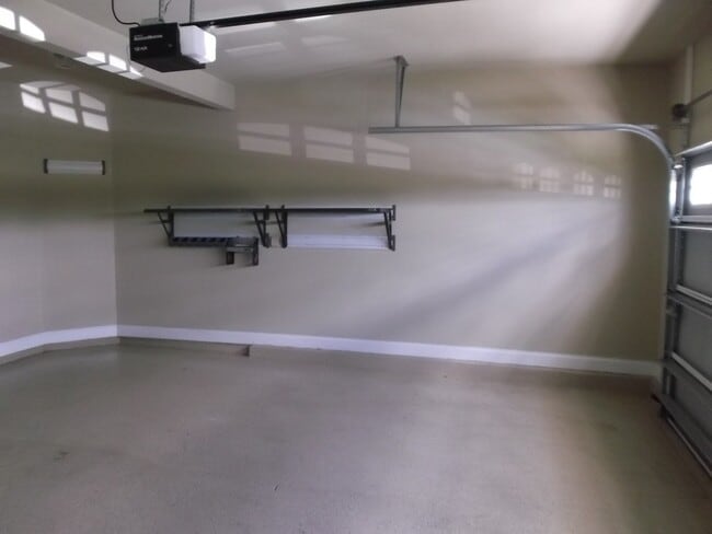 Building Photo - Absolutely Gorgeous!