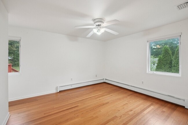 Building Photo - 34 Lewis Dr