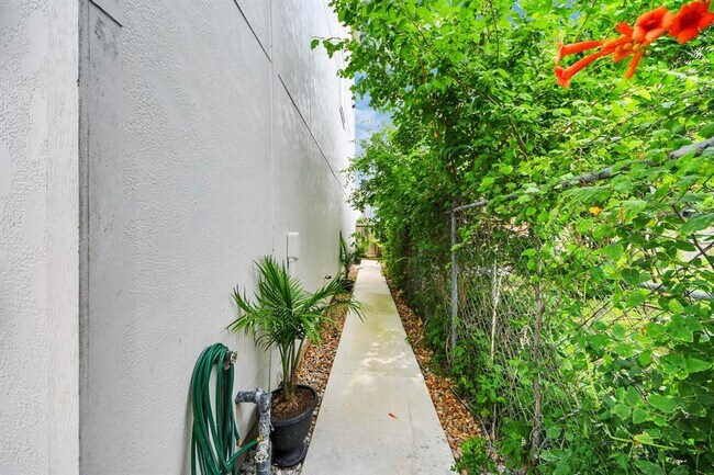 Building Photo - 3913 Griggs Rd