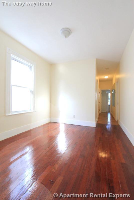 Building Photo - 569 Main St