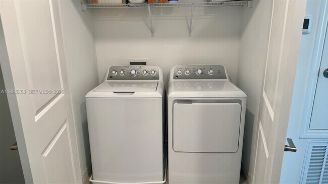 Building Photo - 3381 Composition St