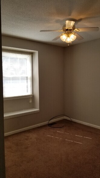 Building Photo - 213 S Brittany Dr